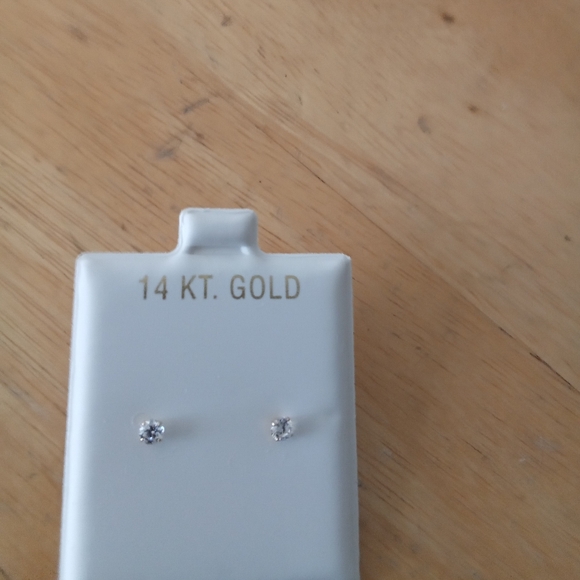 14 K Yellow Gold Stud Earrings - Picture 2 of 2